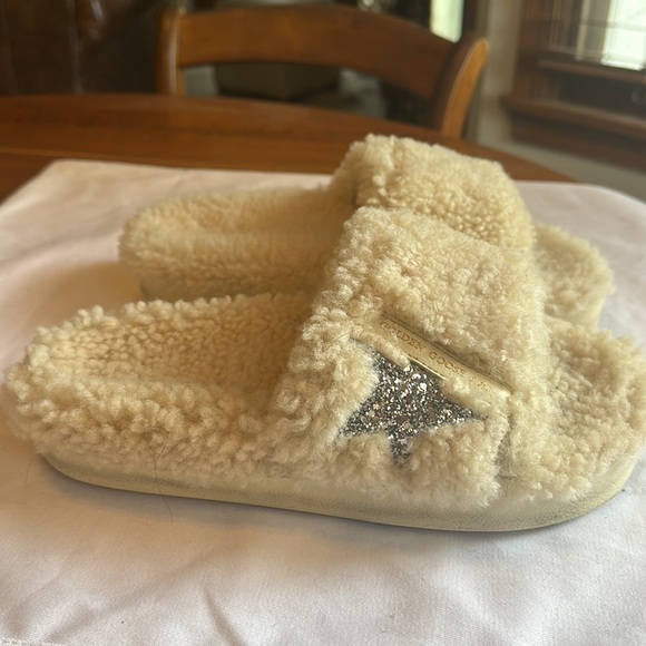 Golden Goose Shearling Poolstar in cream color, size 39 or US 9 - Picture 4 of 5
